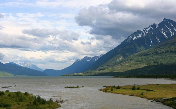The Rocky Mountain Trench - Kinbasket Lake (c) Wikipedia
