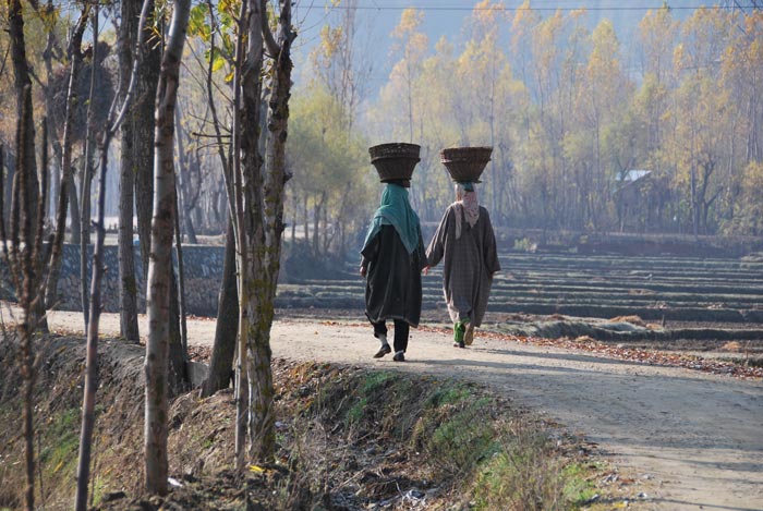 Two women walking in Indian-administered Kashmir (c) Jill McGivering