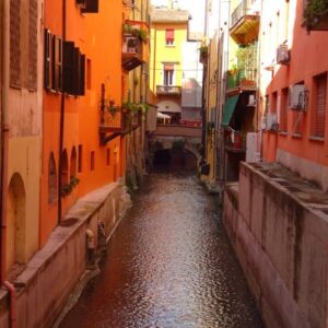 Walk around the City of Silk with Glennis Virgo